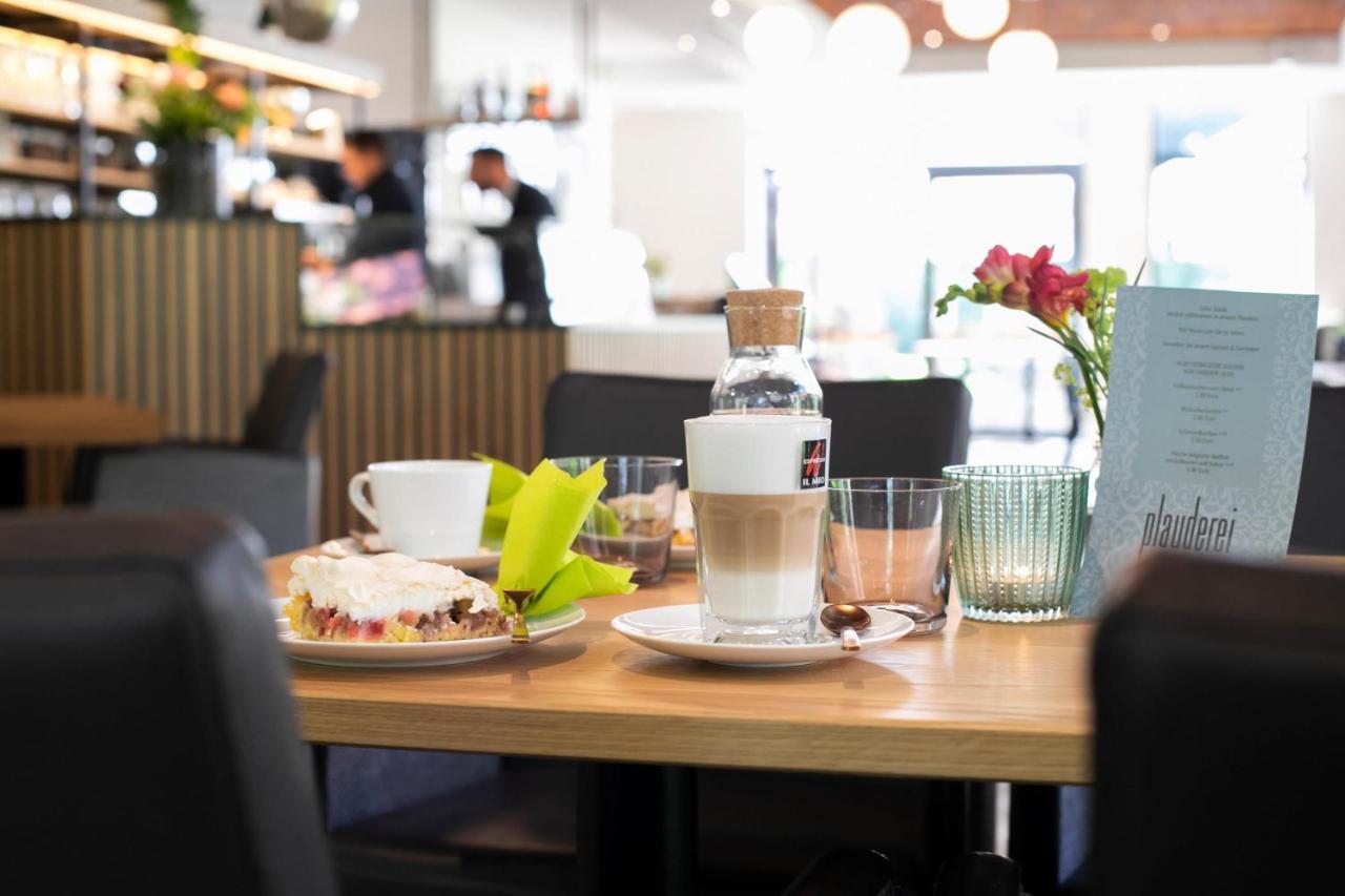 Plauderei Cafe Und Hotel Bad Zwischenahn Bagian luar foto